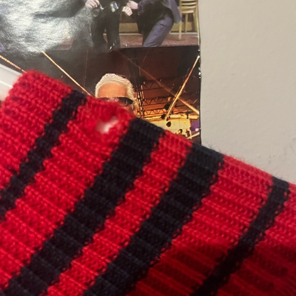 Red V-Neck Cable Knit Sweater - Picture 3 of 4